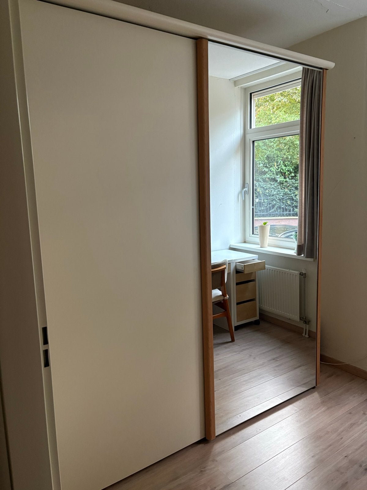 Kledingkast met schuifdeuren en spiegel, Huis en Inrichting, Ophalen, Met plank(en), Gebruikt, 200 cm of meer