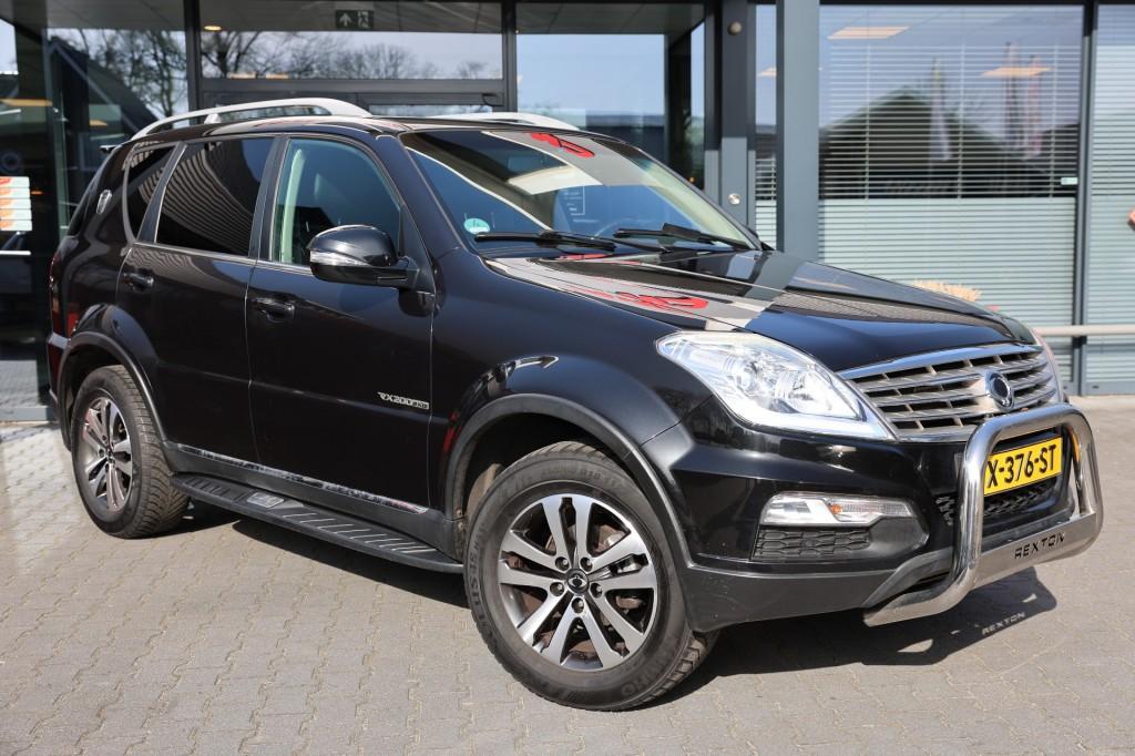 Ssangyong REXTON RX 200 e-XDI QUARTZ A/T 5 ZITS MARGE, Auto's, 255 €/maand, Zwart, Origineel Nederlands, Bedrijf