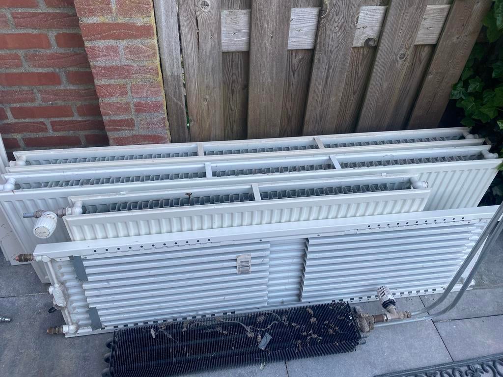 4 radiatoren (ook per stuk beschikbaar) + buizen, Doe-het-zelf en Verbouw, Verwarming en Radiatoren, Ophalen, Radiator, 80 cm of meer