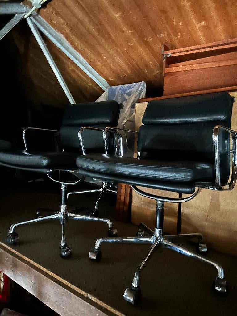 2 ICF Eames softpad chair EA 208 volleder chroom vintage, Huis en Inrichting, Stoelen, Gebruikt, Zwart, Ophalen of Verzenden, Nvt