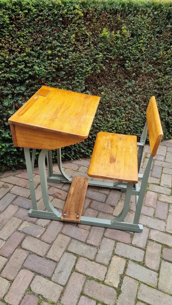 Vintage schoolbankje / lessenaar, Ophalen