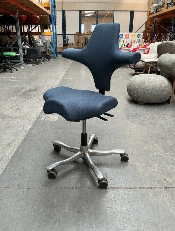 HAG Capisco 8106 Bureaustoel |Zithoogte 45-59cm|Blauw|Chroom