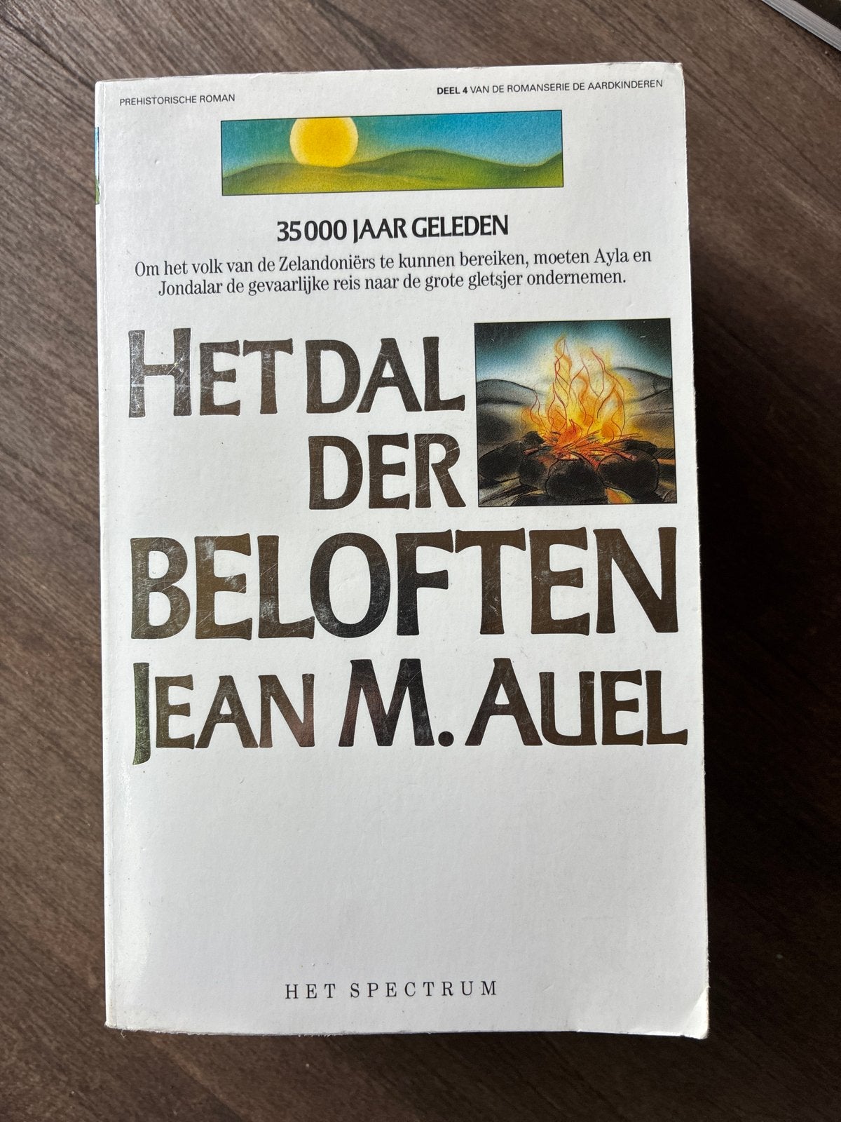 Het Dal der Beloften - Jean M. Auel (De Aardkinderen), Boeken, Ophalen of Verzenden, Gelezen, Nederland