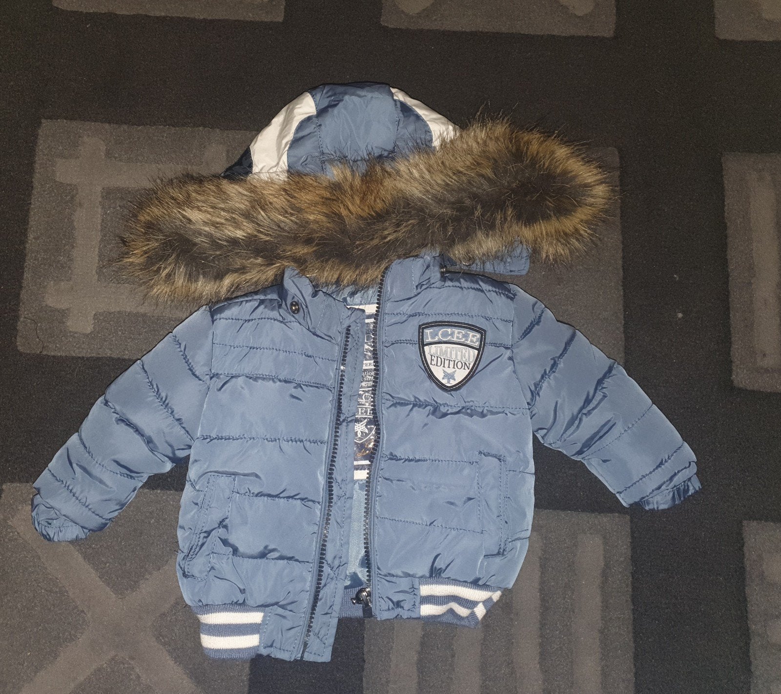 LCEE winterjas maat 62 met bontkraag, LCEE, Ophalen of Verzenden, Zo goed als nieuw, Jasje