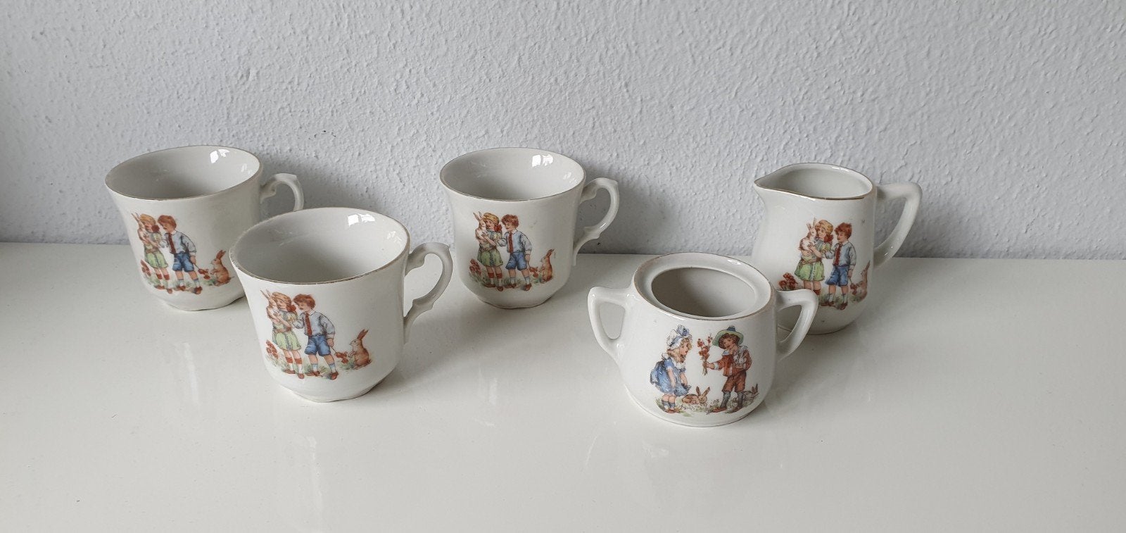 Vintage kinderservies meisje jongen konijnen, Ophalen of Verzenden, Zo goed als nieuw, Overige stijlen, Overige typen