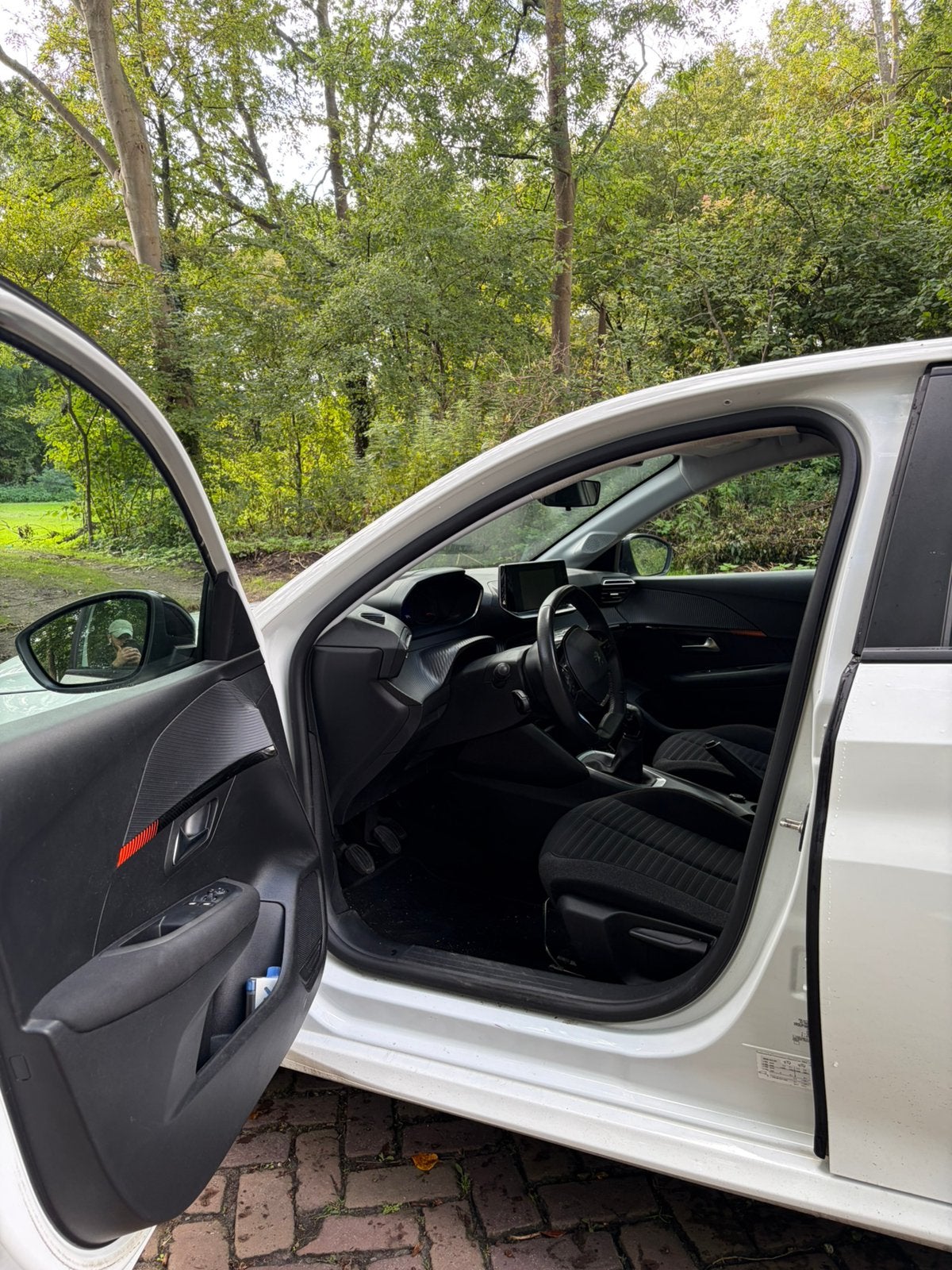 Foto 10 van Peugeot 208 1.2 Puretech 75pk 2022 Wit