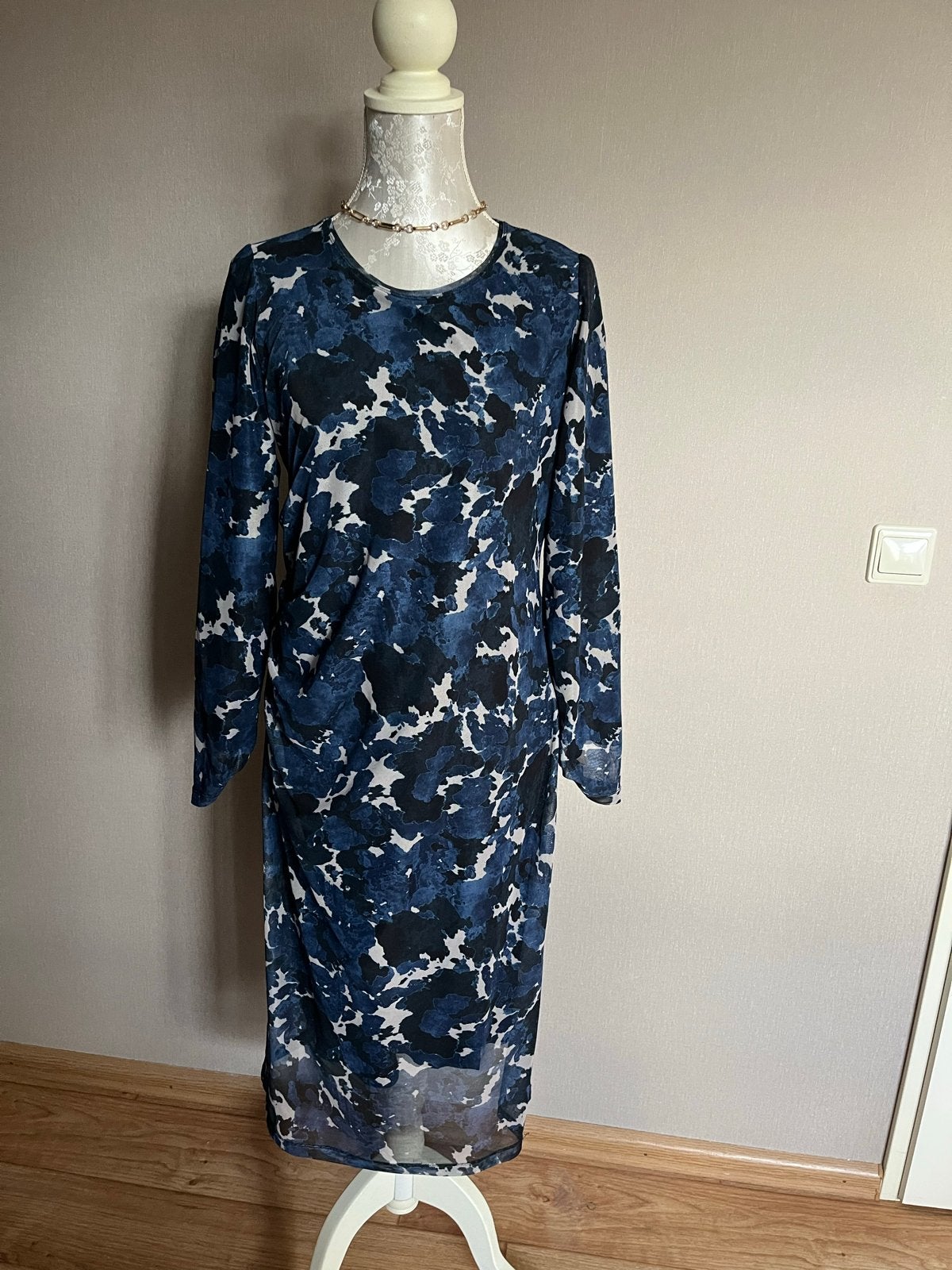 Mooie blauwe gewerkte jurk van Donna Due - Maat L, Blauw, Maat 42/44 (L), Ophalen of Verzenden, Zo goed als nieuw