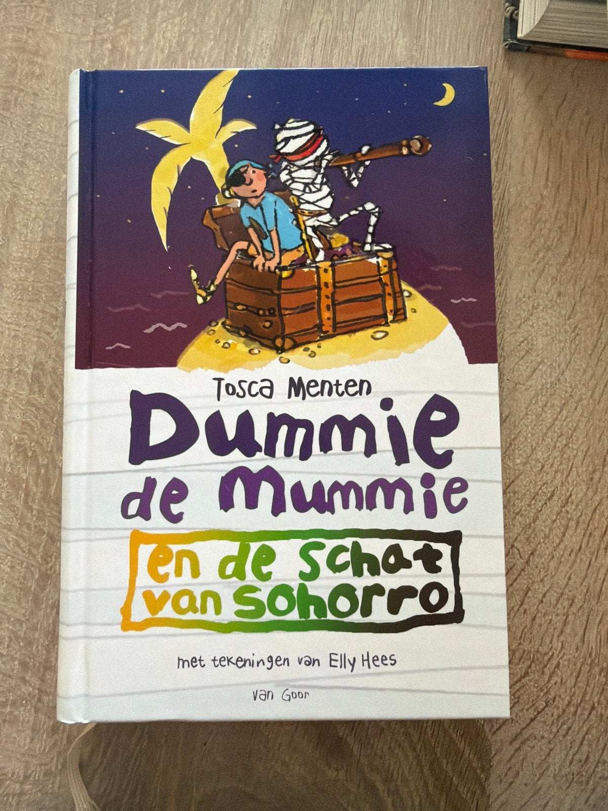 Dummie de Mummie en de Schat van Sohorro - Tosca Menten, Boeken, Ophalen of Verzenden, Zo goed als nieuw, Fictie