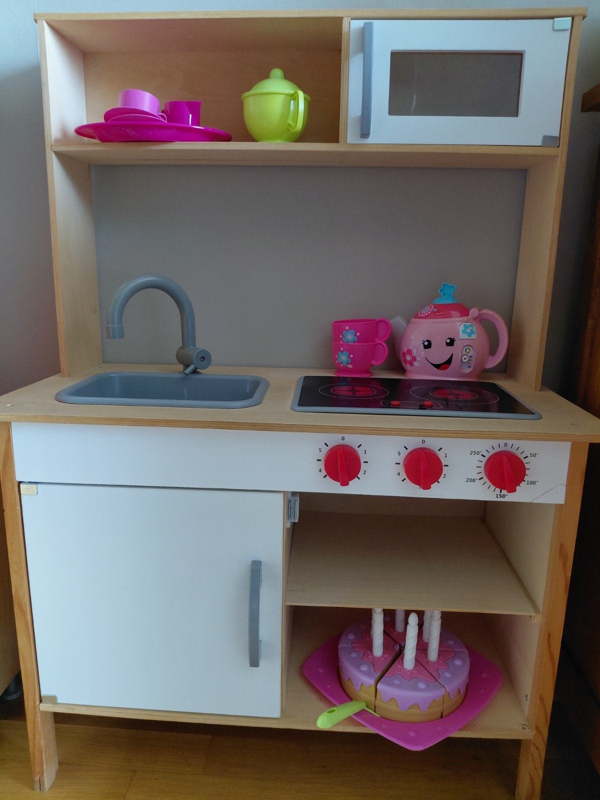 ikea keukentje met koffiesetje donderdag tot 17u op te halen, Ophalen, Gebruikt, Hout, Speelkeuken