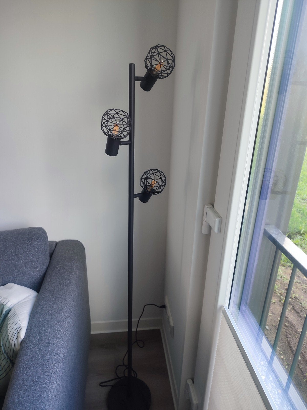 Zwarte staande lamp met 3 verstelbare spots, 160 cm hoog, Ophalen, Modern, Industrieel, Zo goed als nieuw, Metaal