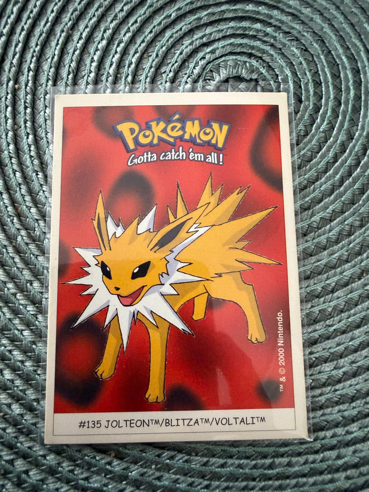 Dunkin Boomer Pokémon JOLTEON #135 Sticker, Ophalen of Verzenden, Gebruikt, Losse kaart