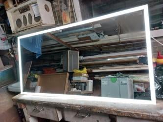 Verwarmde badkamer spiegel, Huis en Inrichting, Badkamer | Badkamermeubels, Ophalen, 100 tot 150 cm, Zo goed als nieuw, Minder dan 25 cm