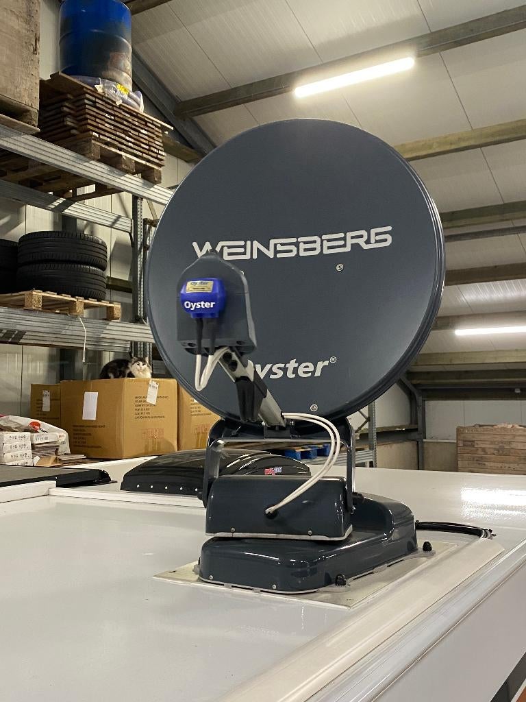 Oyster 60 Premium, Twin schotelantenne incl. featurebox, Ophalen, Zo goed als nieuw