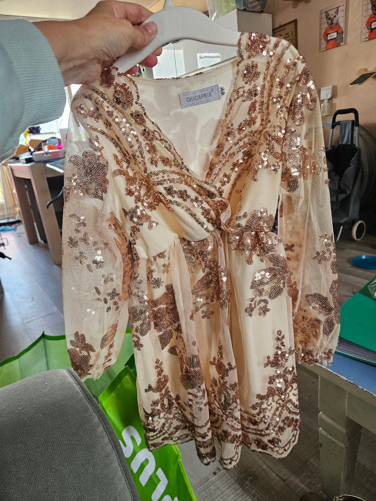 Chicaprie Jurkje met pailletten, Beige, Ophalen of Verzenden, Zo goed als nieuw, Chicaprie