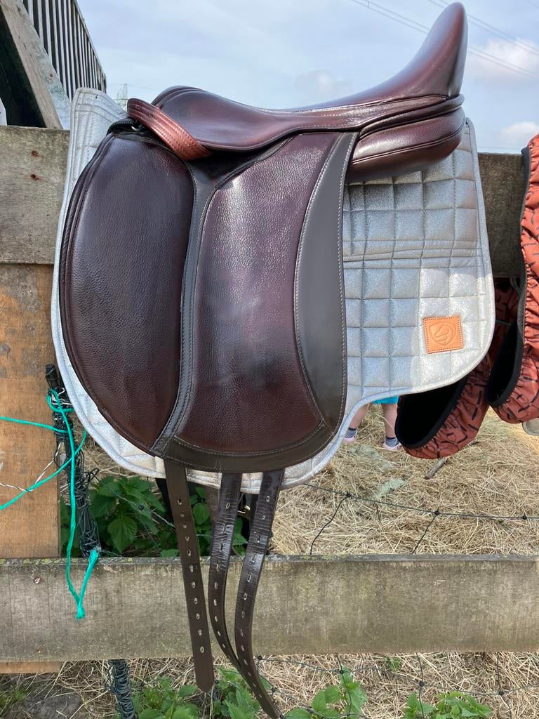 Bruine Edix Tudor 18 inch, Ophalen, Zo goed als nieuw, Dressuur