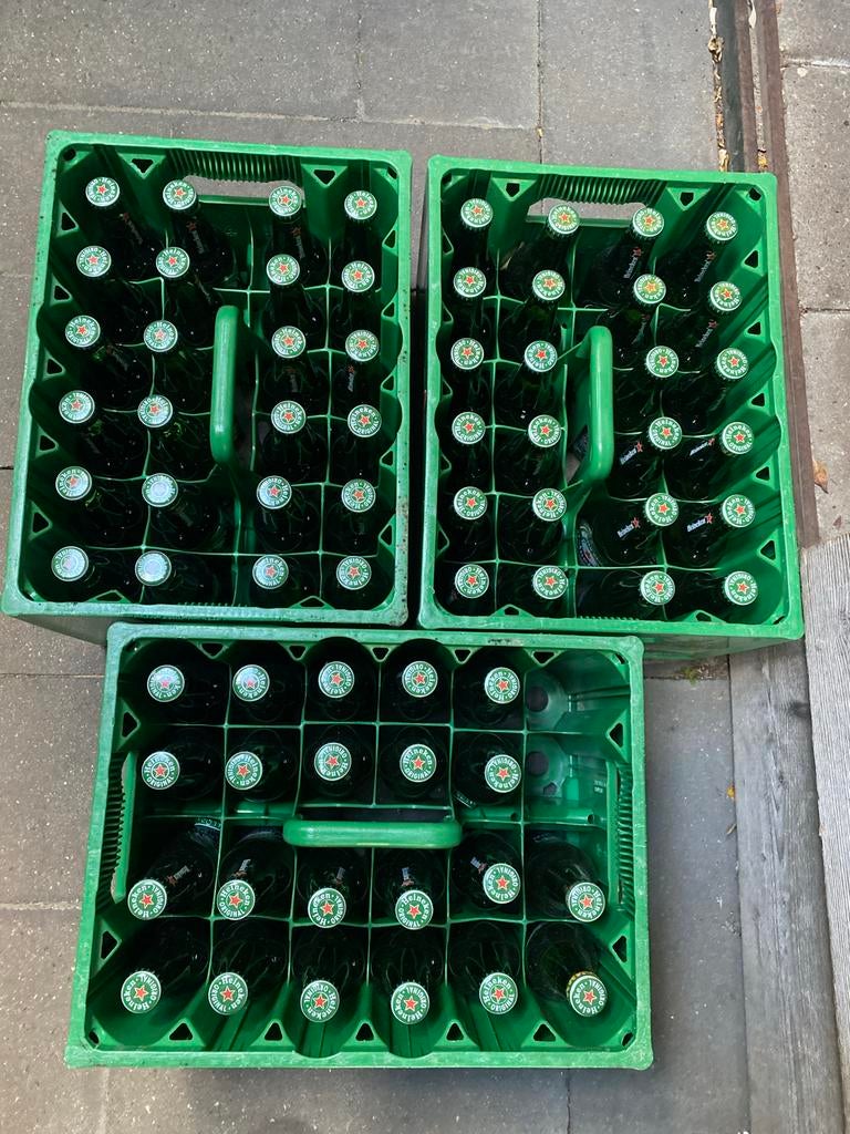 Heineken bierkratten 2 volle kratten en 1 22 flesjes, Ophalen, Zo goed als nieuw