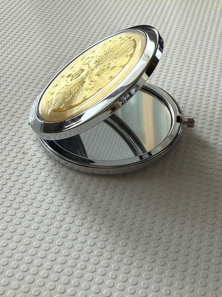 Compact spiegeltje met gouden versiering, Gebruikt, Gehele gezicht, Ophalen of Verzenden, Toebehoren