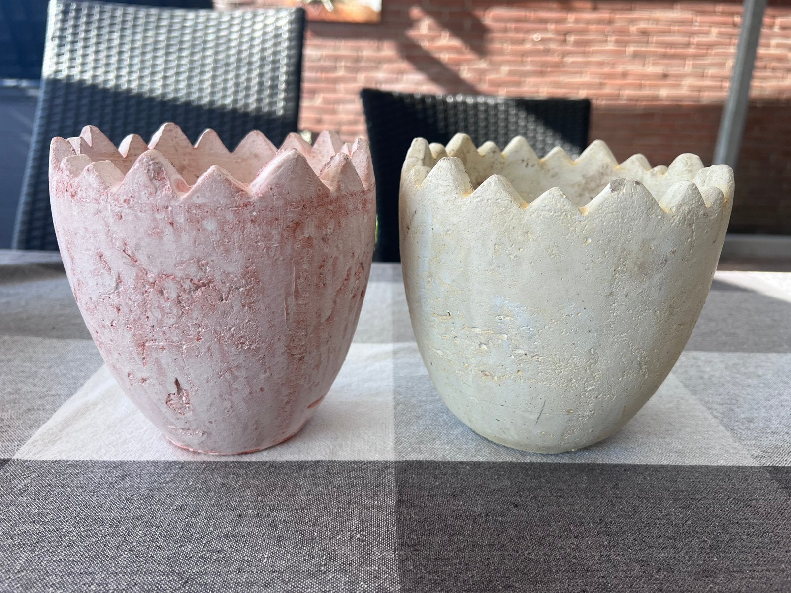 2 x bloempot model ei 15 cm Hoog en 14 cm doorsnede, Rond, Binnen, Ophalen of Verzenden, Zo goed als nieuw