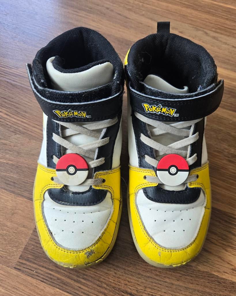 Pokémon lichtgevende schoenen maat 31, Gebruikt, Pokemon, Schoenen, Ophalen of Verzenden