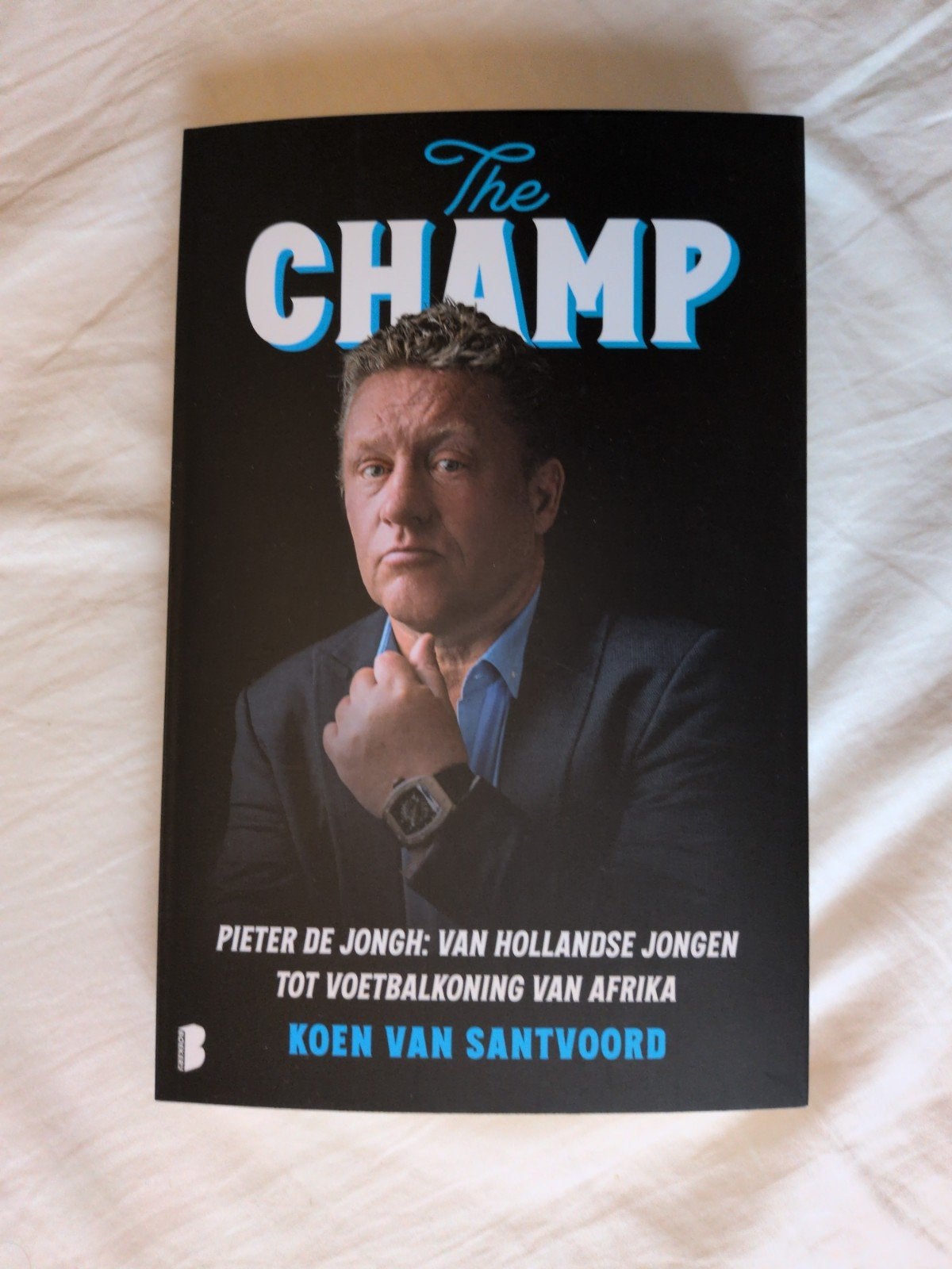 The Champ: Pieter de Jongh - Voetbalkoning van Afrika, Ophalen of Verzenden, Nieuw, Koen van Santvoord, Sport