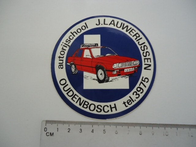 sticker oud BMW Oldtimer Lauwerijssen Oudenbosch rijschool, Verzamelen, Verzenden, Zo goed als nieuw, Bedrijf of Vereniging