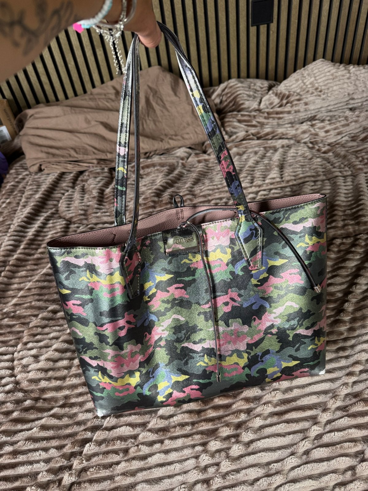 Guess shopper camouflage print, zo goed als nieuw, Ophalen, Zo goed als nieuw, Overige kleuren, Shopper