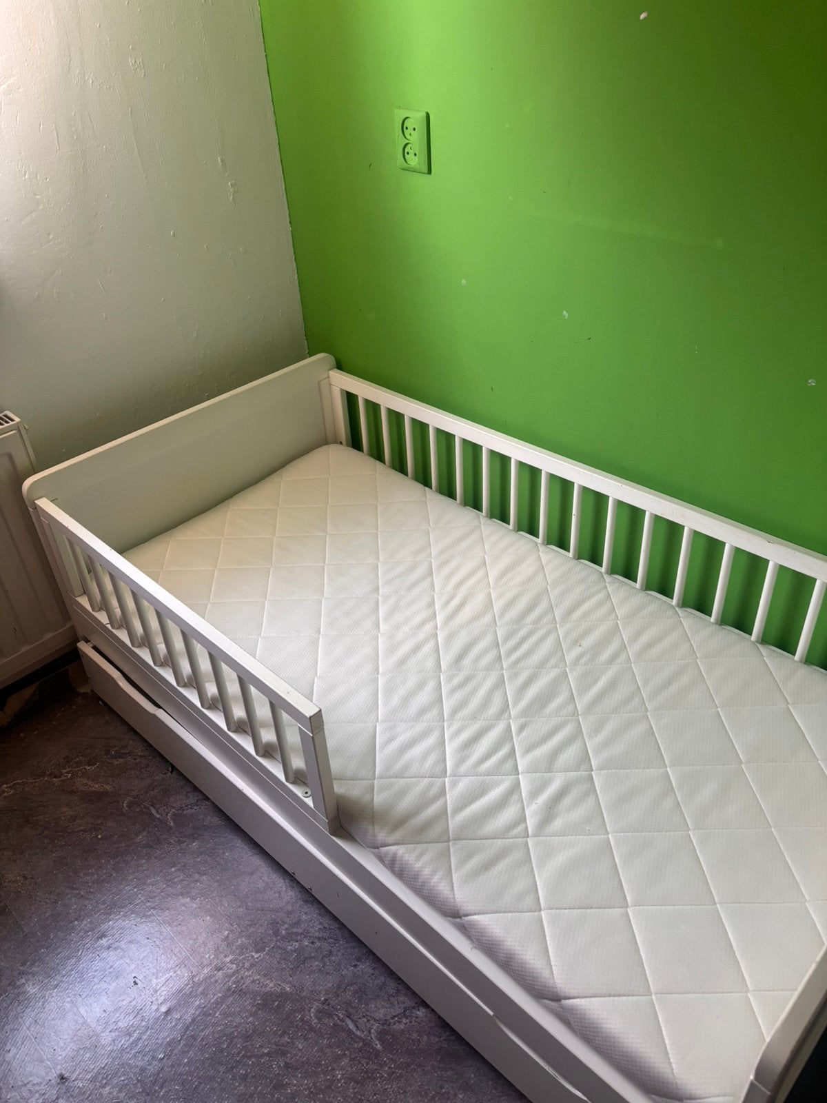 Peuterbed, Kinderen en Baby's, Kinderkamer | Bedden, Ophalen, 70 tot 85 cm, 140 tot 160 cm, Zo goed als nieuw