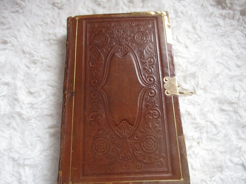 Antiek Missaal met Gravures en Goud Gesneden Blad, Antiek en Kunst, Ophalen of Verzenden, Onbekend