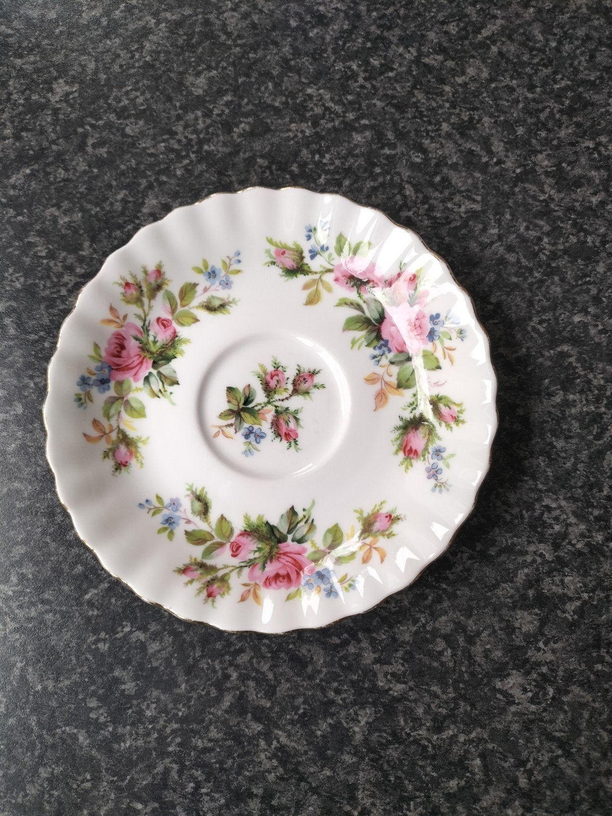 Royal Albert Moss Rose schotel, Ophalen of Verzenden, Gebruikt, Porselein, Kop en/of schotel