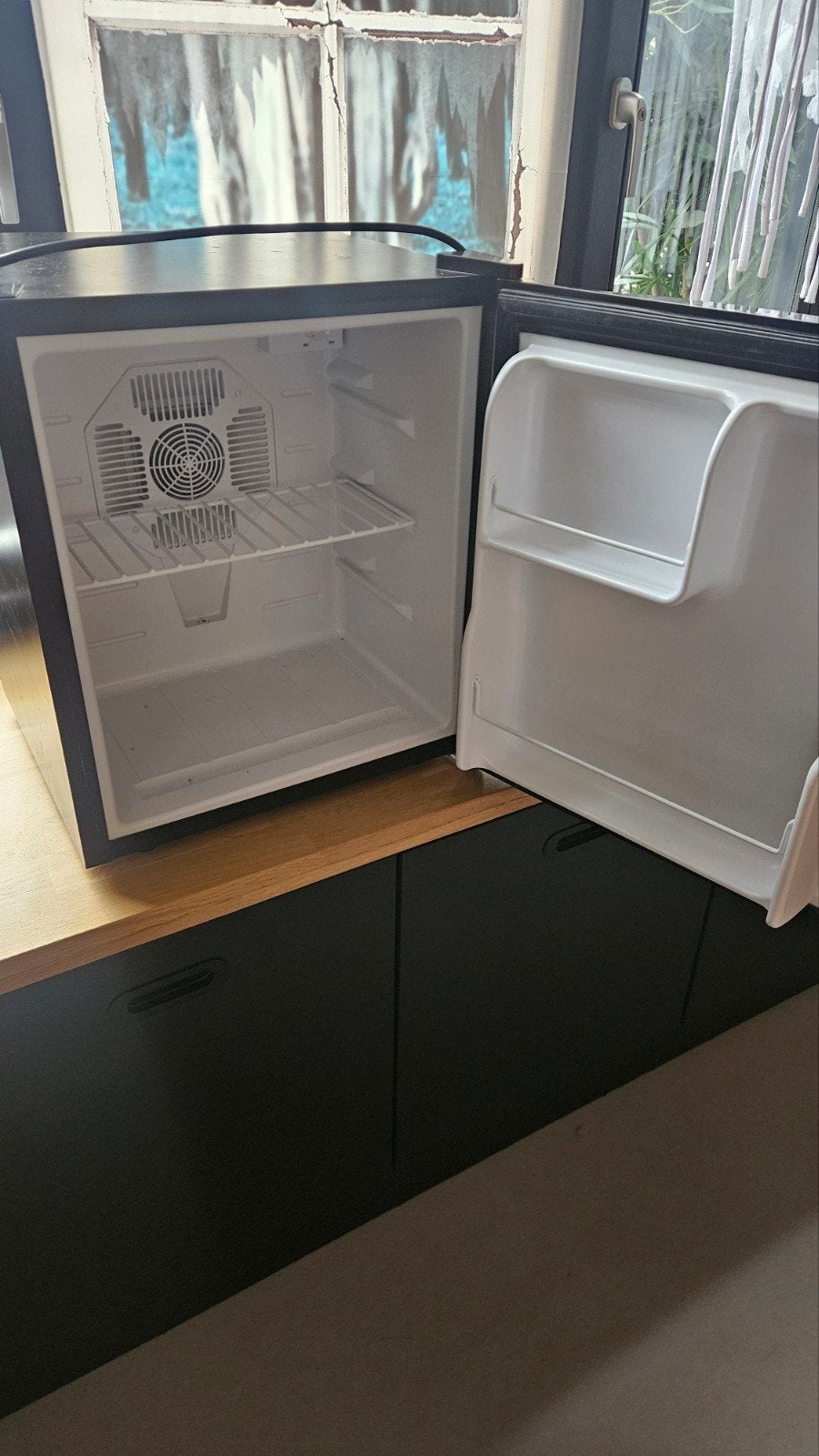 Gebruikte camping koelkast - perfect voor onderweg!, Ophalen, Minder dan 75 liter, Zonder vriesvak, Gebruikt