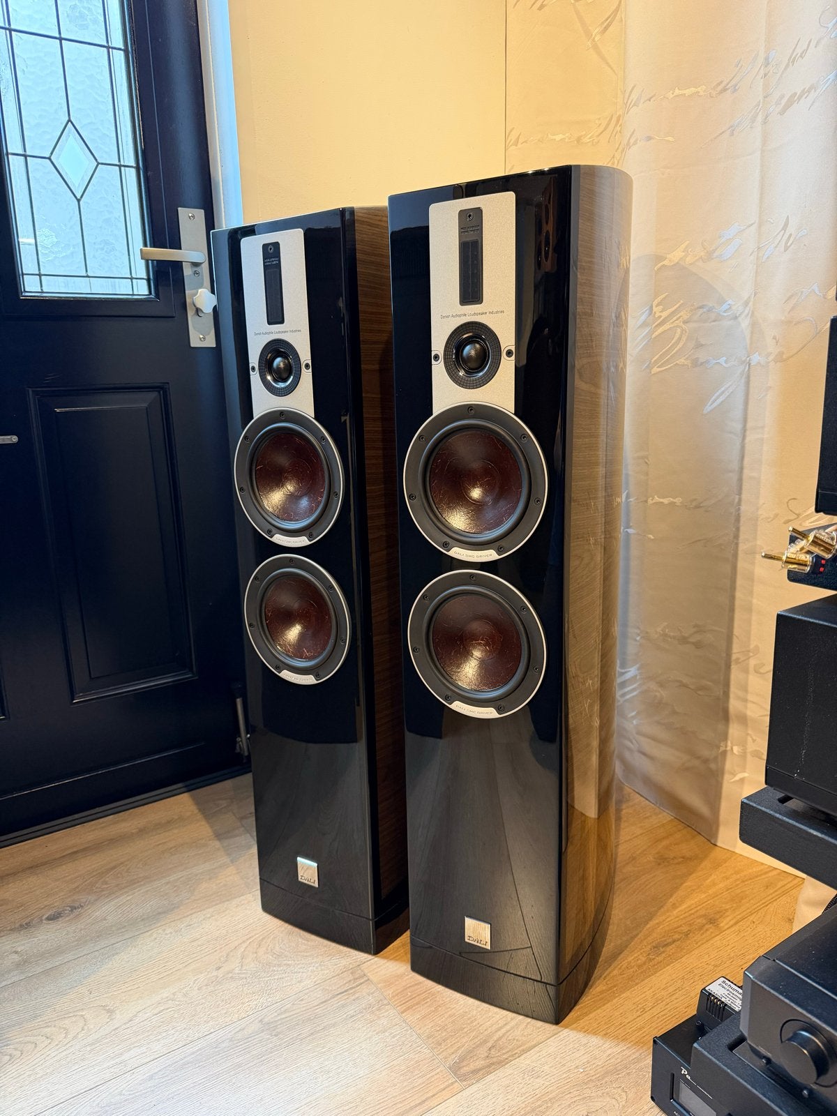 Dali Epicon 6 Walnoot Vloerstaande Luidsprekers, 150 watt of meer, Vloerstaande luidspreker, Basreflex, Ophalen of Verzenden