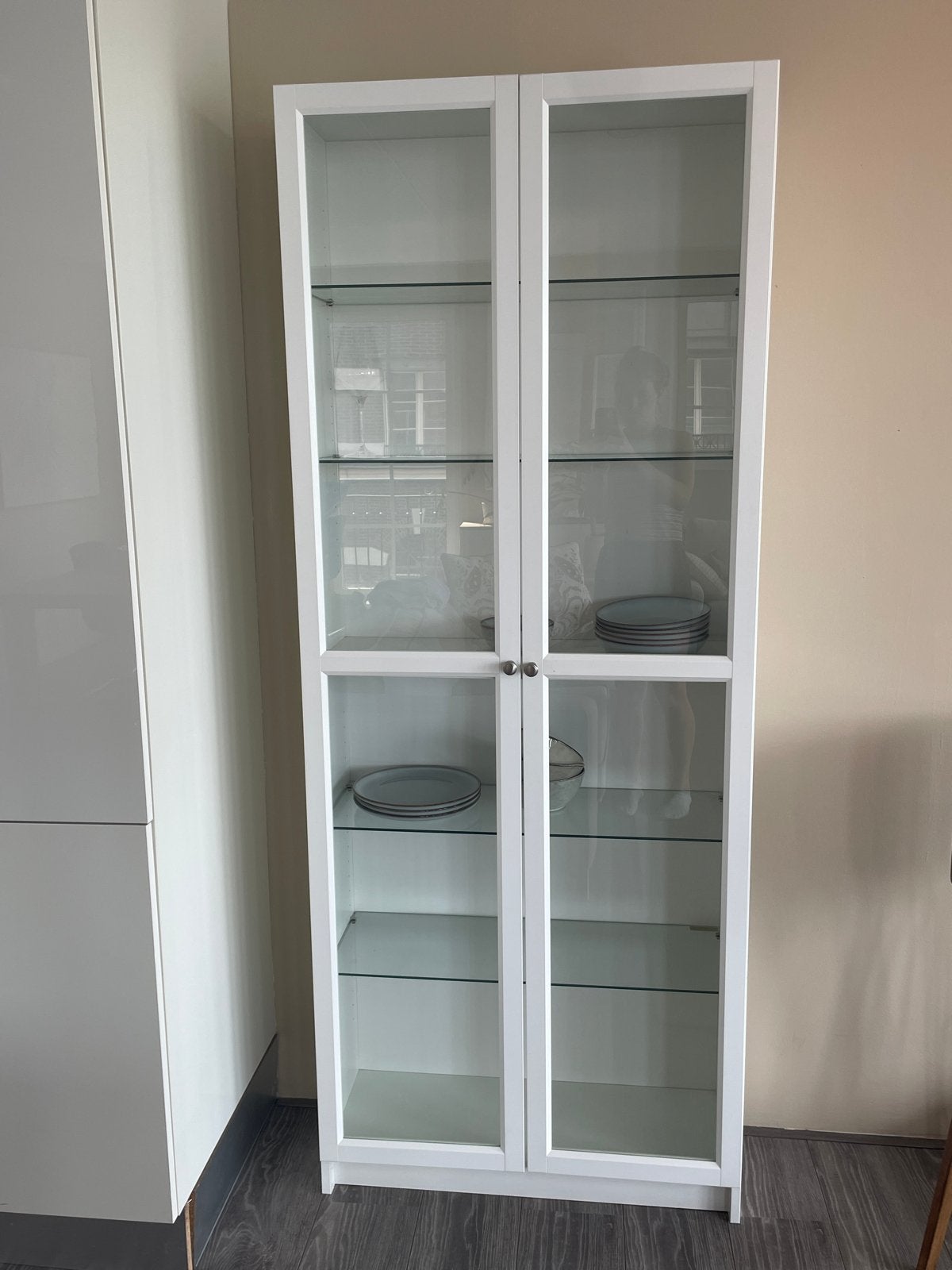 Witte servieskast met glazen deuren en planken, Ophalen, 200 cm of meer, 50 tot 100 cm, Zo goed als nieuw