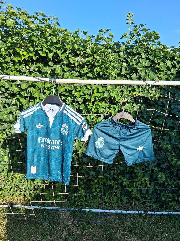 Real madrid voetbaltenue/M bappe/116-122/Nieuw, Maat XS of kleiner, Ophalen of Verzenden, Nieuw, Set
