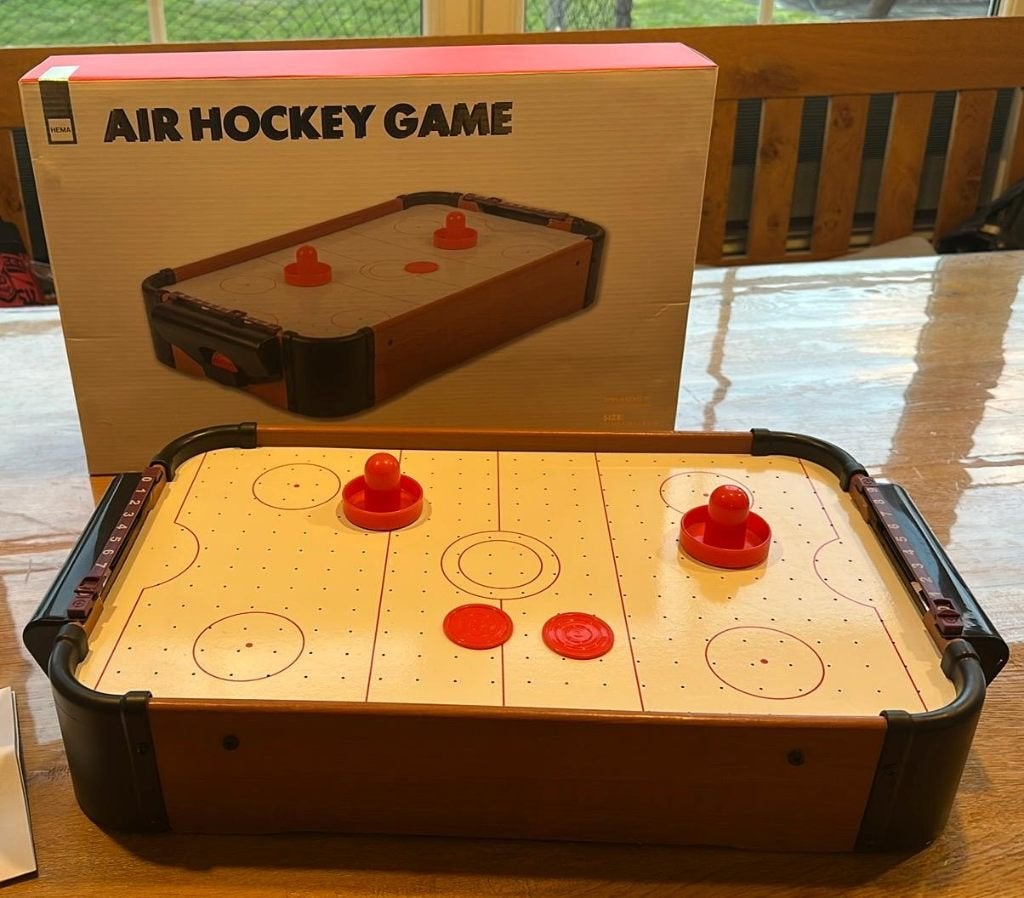 NIEUWSTAAT Air Hockey Game. Speel tafel leuk vakantie cadeau, Kinderen en Baby's, Speelgoed | Speeltafels, Ophalen of Verzenden