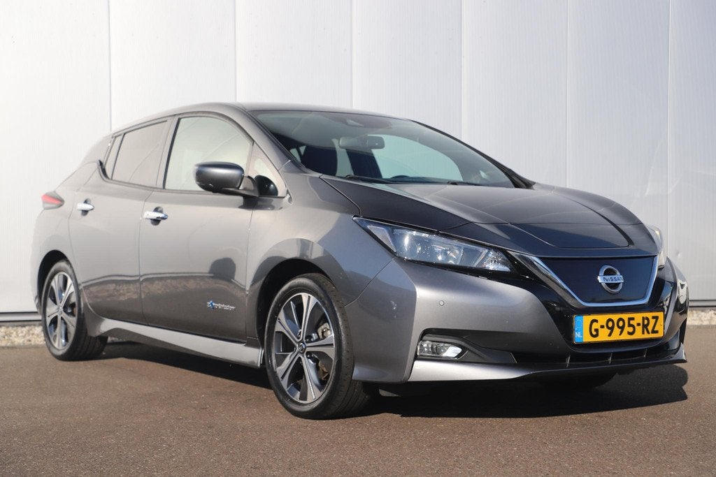 Nissan LEAF N-Connecta 40 kWh Trekhaak Navigatie 360 Camera, Auto's, Nissan, Stof, Gebruikt, Origineel Nederlands, 1480 kg