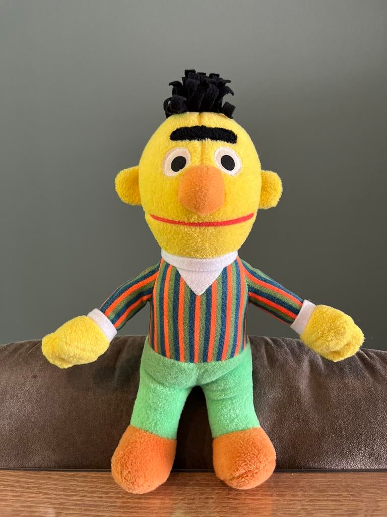 Leuke Bert Sesamstraat knuffel 28cm, Ophalen of Verzenden, Overige typen