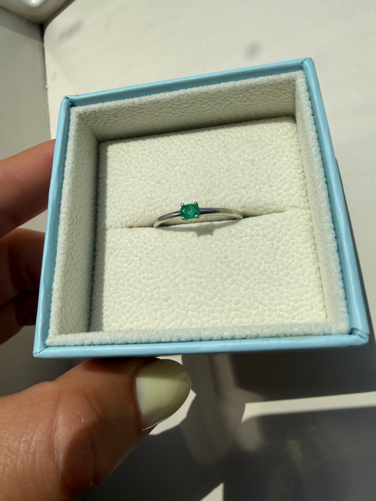 Miss Spring 14kt wit gouden ring met smaragd, Gebruikt, Wit, Ophalen of Verzenden, 17 tot 18
