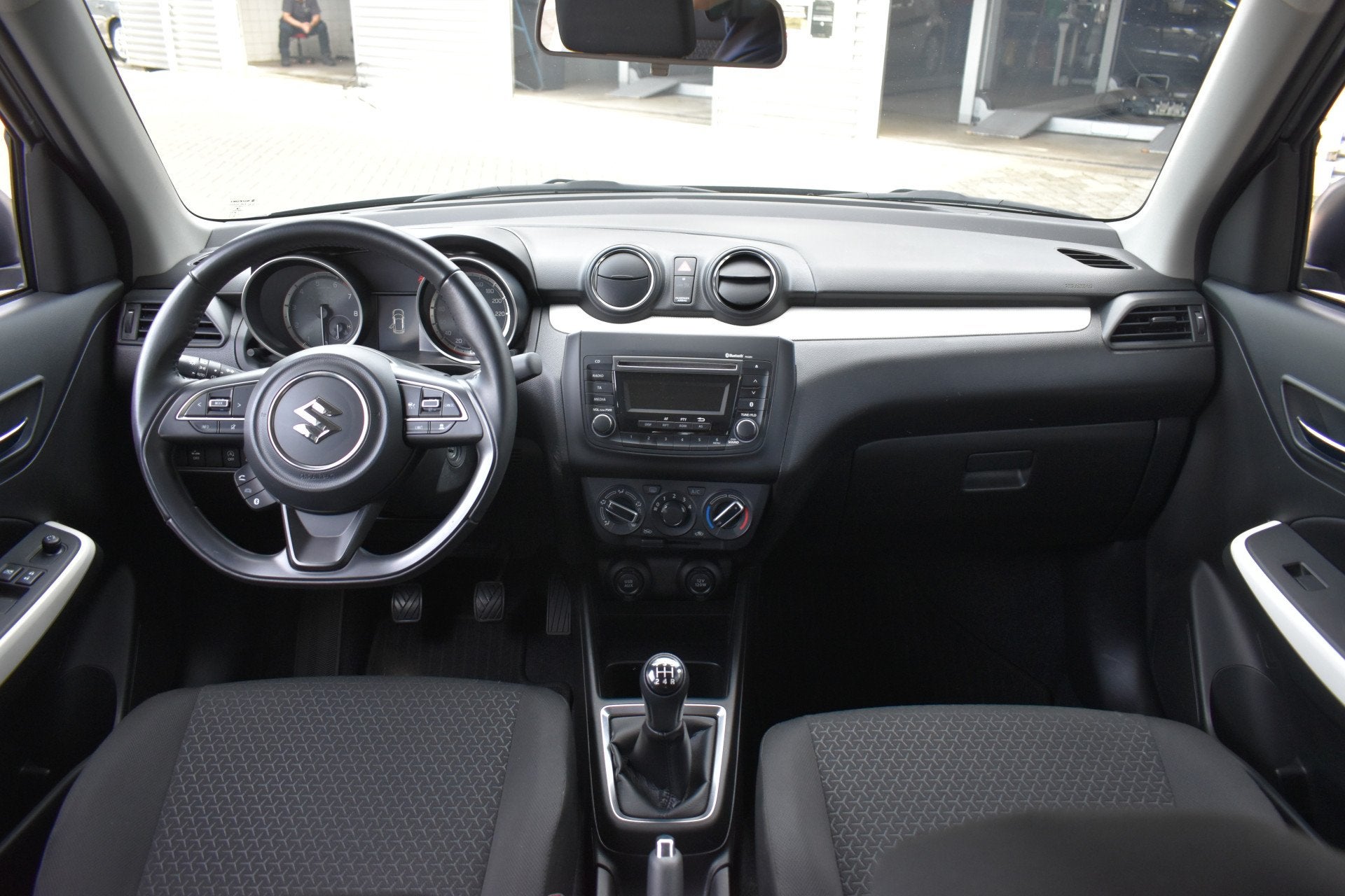 Suzuki Swift 1.2 Comfort Smart Hybrid Handgeschakeld 83pk |, Stof, Gebruikt, 4 cilinders, 400 kg