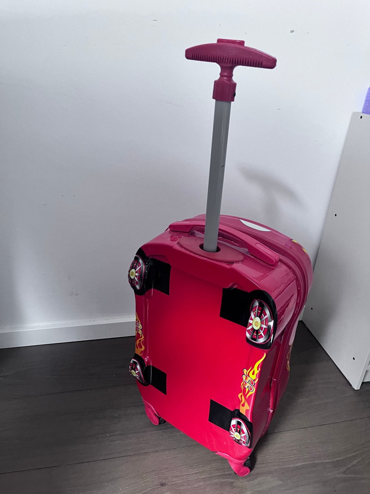 Rode Cars koffer met wieltjes en uitschuifbare handgreep, Sieraden, Tassen en Uiterlijk, Ophalen, Gebruikt, Hard kunststof, Minder dan 50 cm