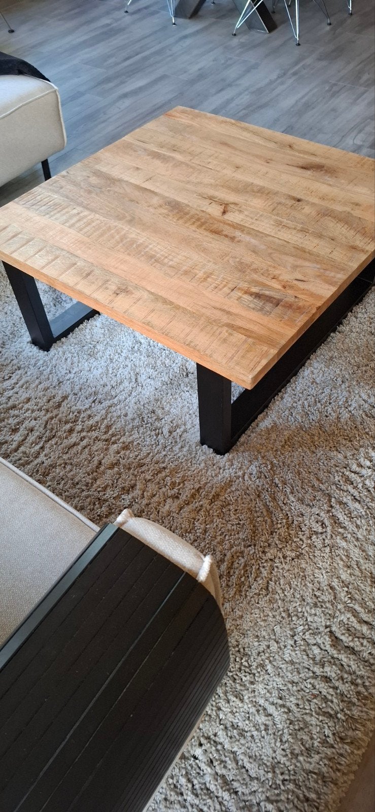 Salontafel 100x100 cm, mangohout met metalen onderst, Vierkant, Zo goed als nieuw, Ophalen, Overige houtsoorten