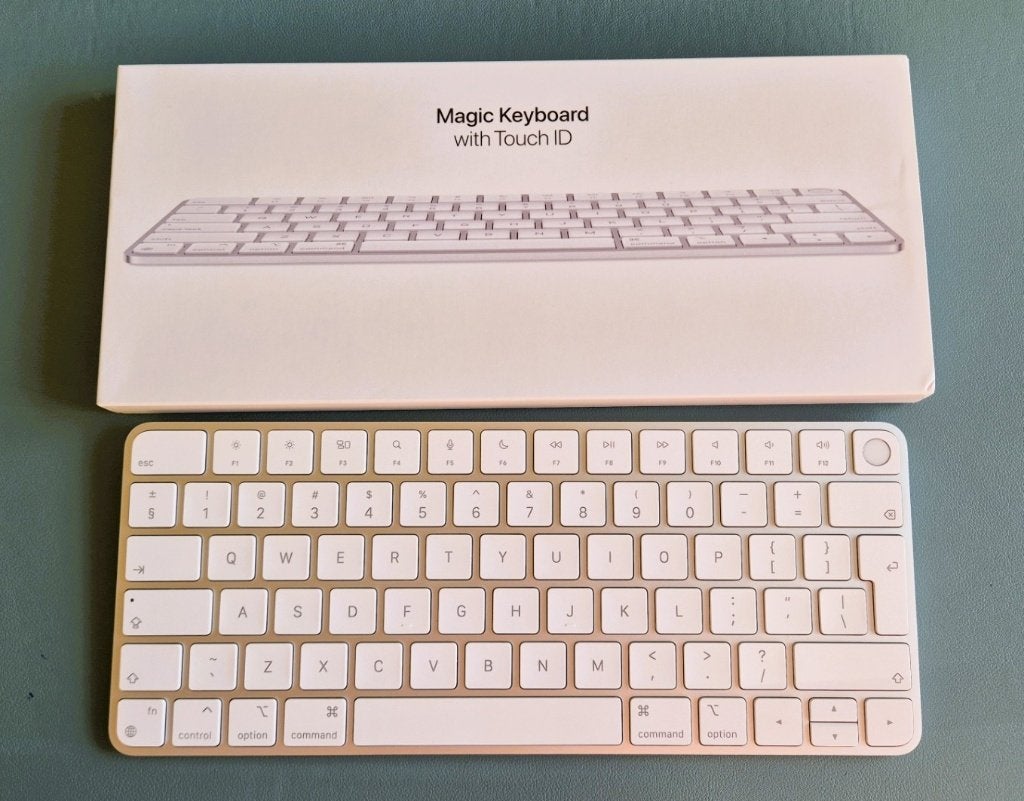 Apple keyboard A2449, Verlichte toetsen, Ophalen of Verzenden, Zo goed als nieuw, Draadloos
