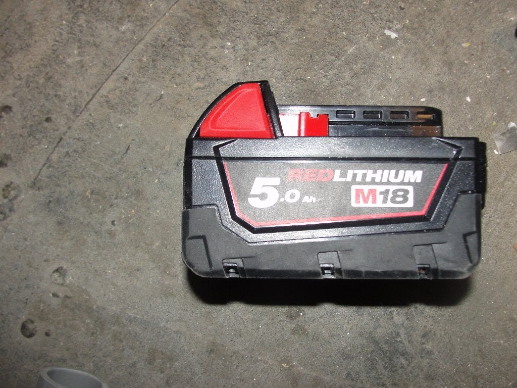 Milwaukee M18 REDLITHIUM 5.0 Ah Accu, Ophalen of Verzenden, Gebruikt, 600 watt of meer, Overige typen