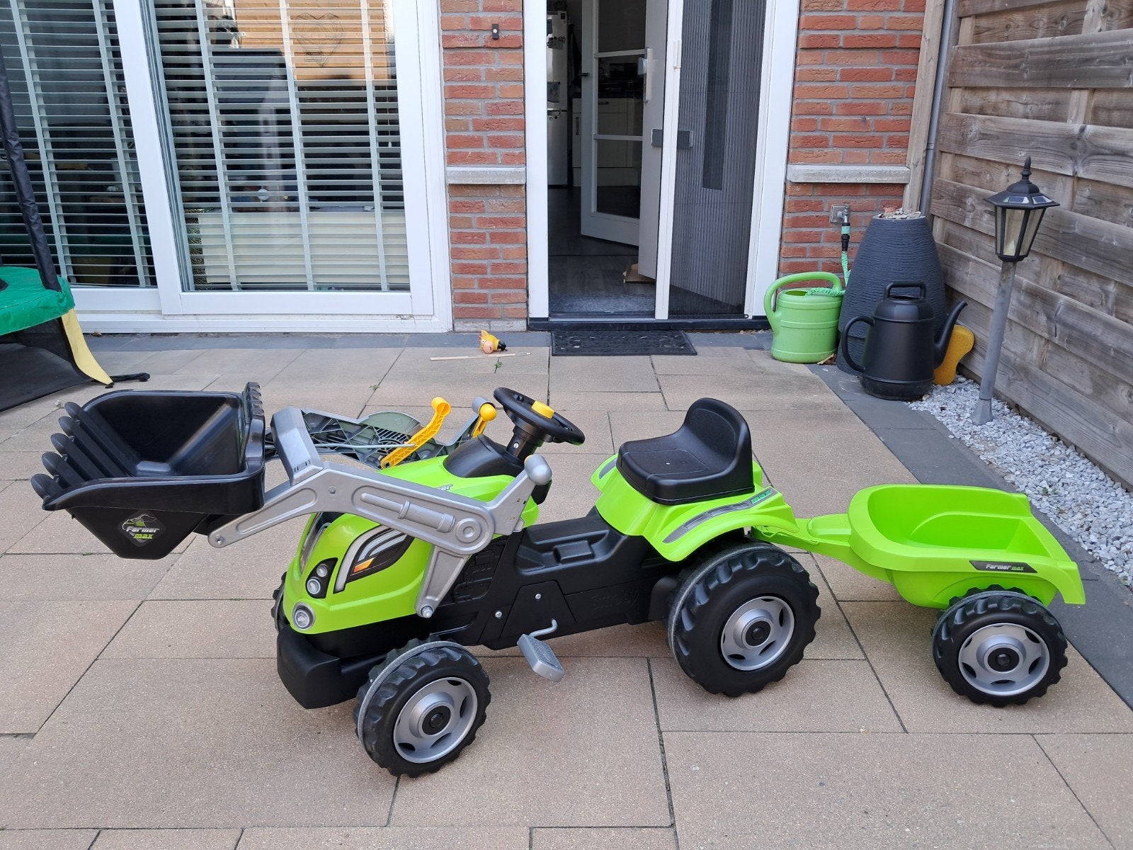 Smoby tractor met kantelbare schep en aanhanger, Kinderen en Baby's, Speelgoed | Buiten | Skelters, Ophalen, Zo goed als nieuw