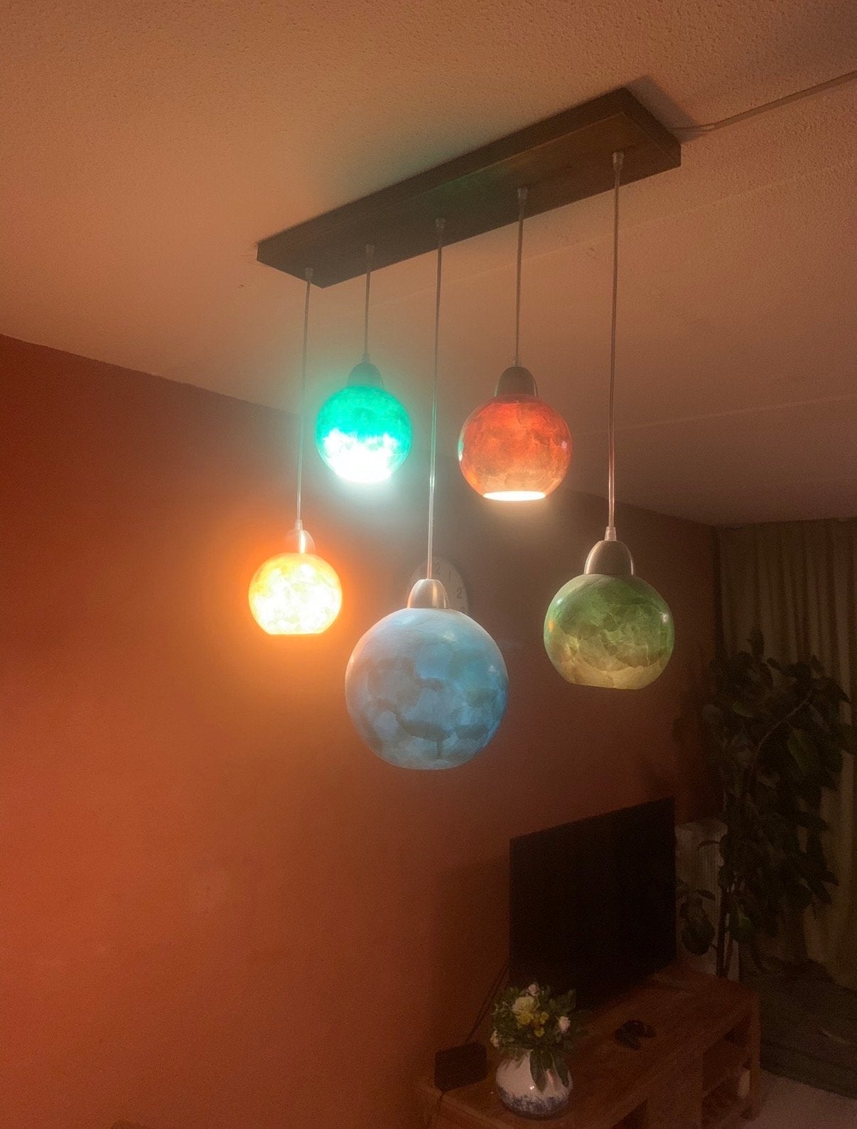 Ochre and Red Hanglamp met 5 gekleurde glazen bollen, Ophalen of Verzenden, Gebruikt, Glas, E27 (groot)