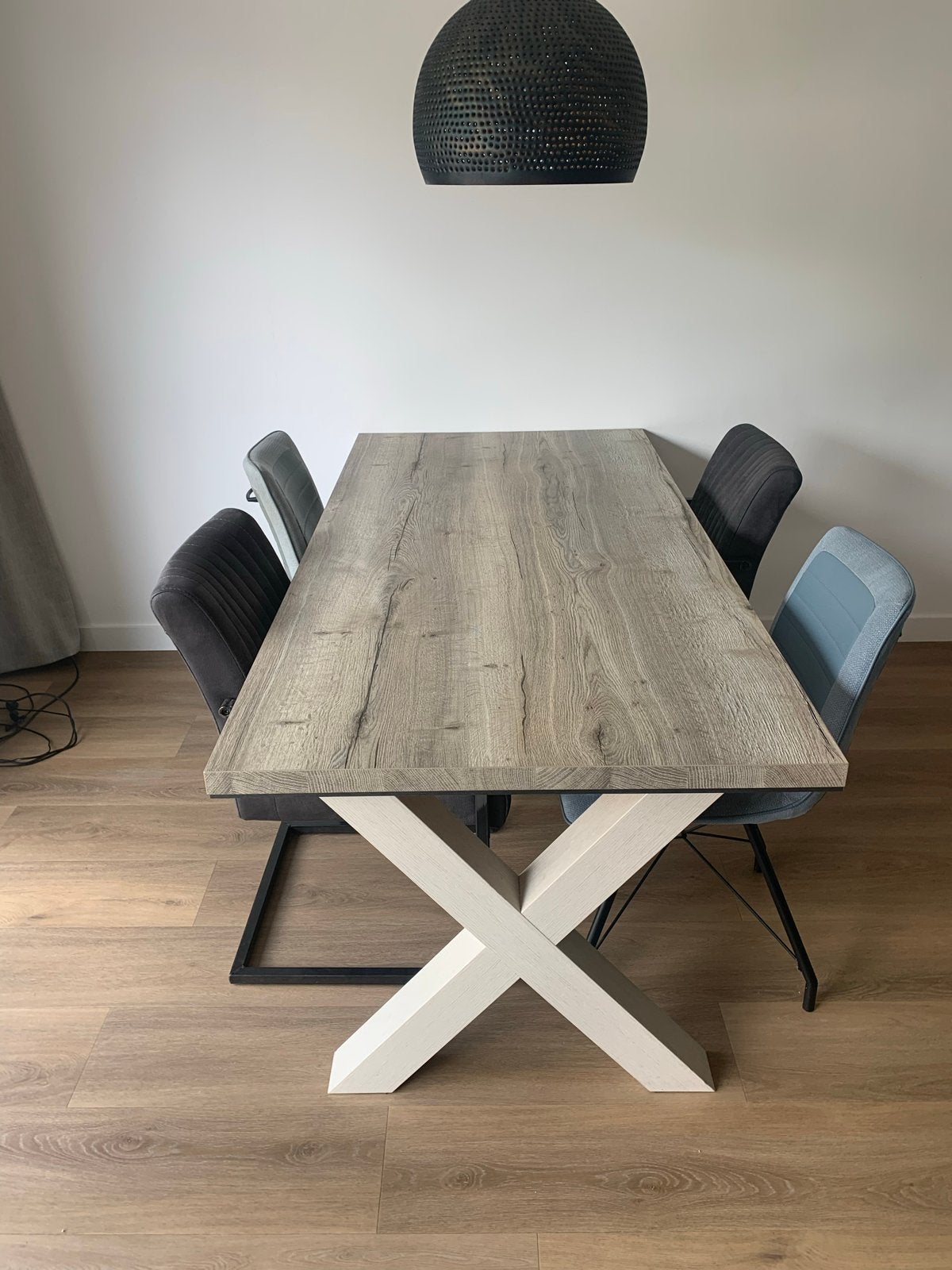 Eettafel met 4 stoelen - Modern en comfortabel, Huis en Inrichting, Tafels | Eettafels, Ophalen, Gebruikt, 50 tot 100 cm, 150 tot 200 cm
