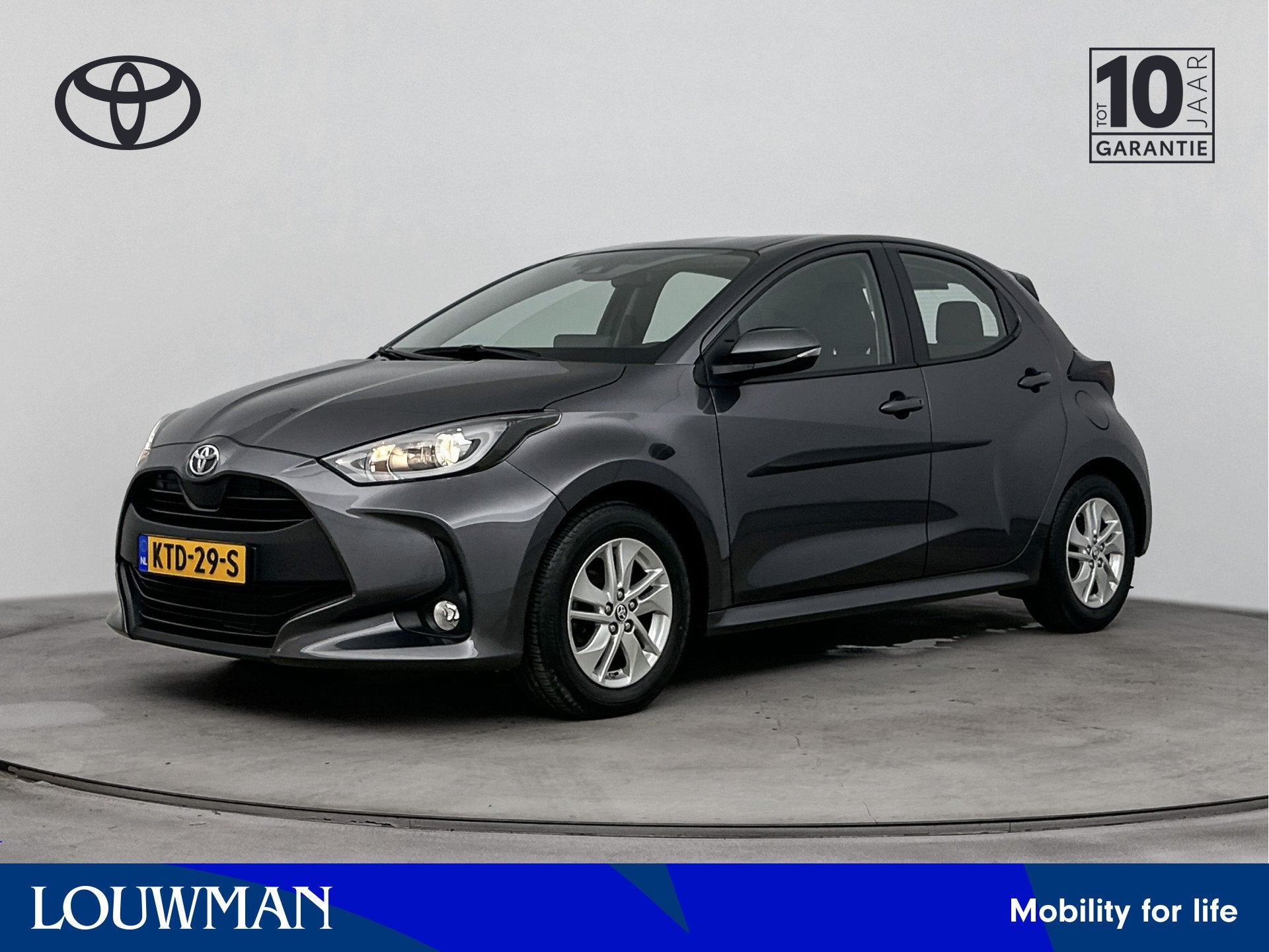 Toyota Yaris 1.5 VVT-i Active | Stoelverwarming | Trekhaak |, Auto's, Voorwielaandrijving, 12 maanden, Stof, Gebruikt