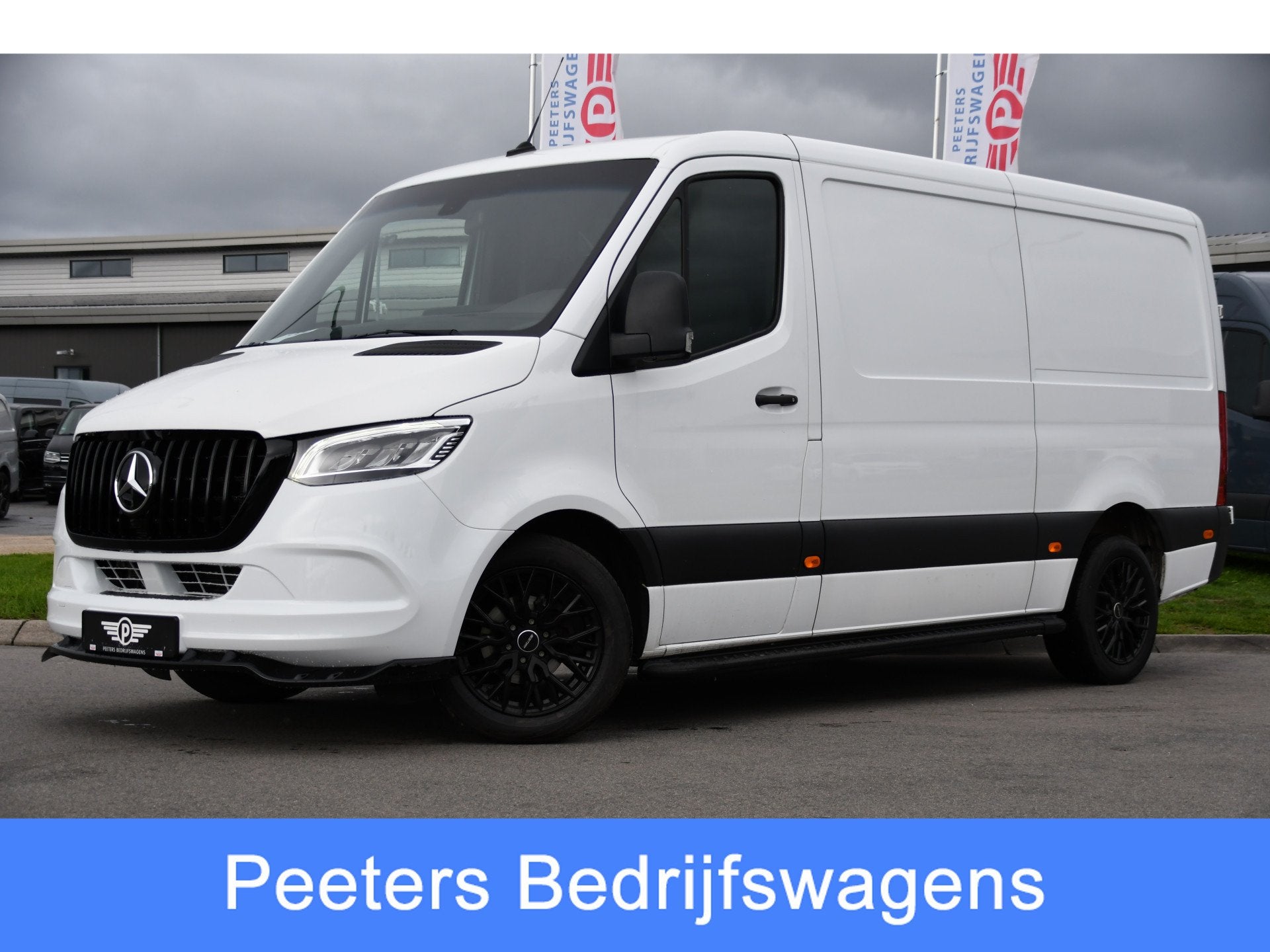 Mercedes-Benz Sprinter 319 V6 3.0 CDI L2H1 RWD AMG Edition C, Auto's, Automaat, Gebruikt, Multifunctioneel stuurwiel, Wit