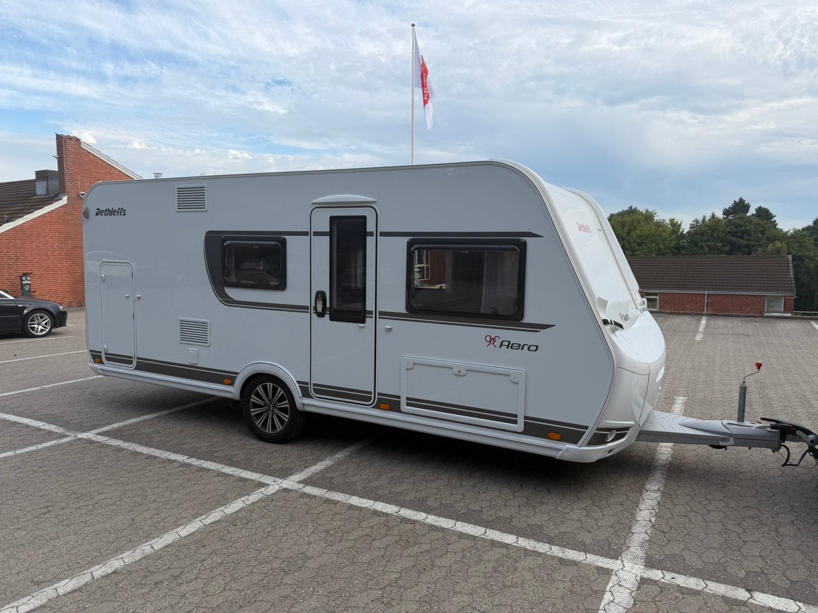 Dethleffs Aero 500 QSK 2021 | Mover | Vloerverwarming, Caravans en Kamperen, Caravans, Vast bed, Treinzit, Dethleffs, 5 tot 6 meter