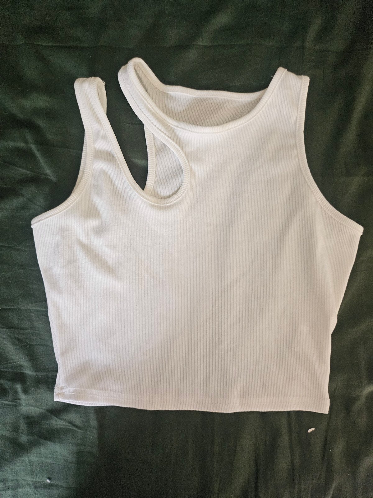 Witte geribbelde crop top met asymmetrische halslijn, Maat 38/40 (M), Wit, Ophalen of Verzenden, Zo goed als nieuw