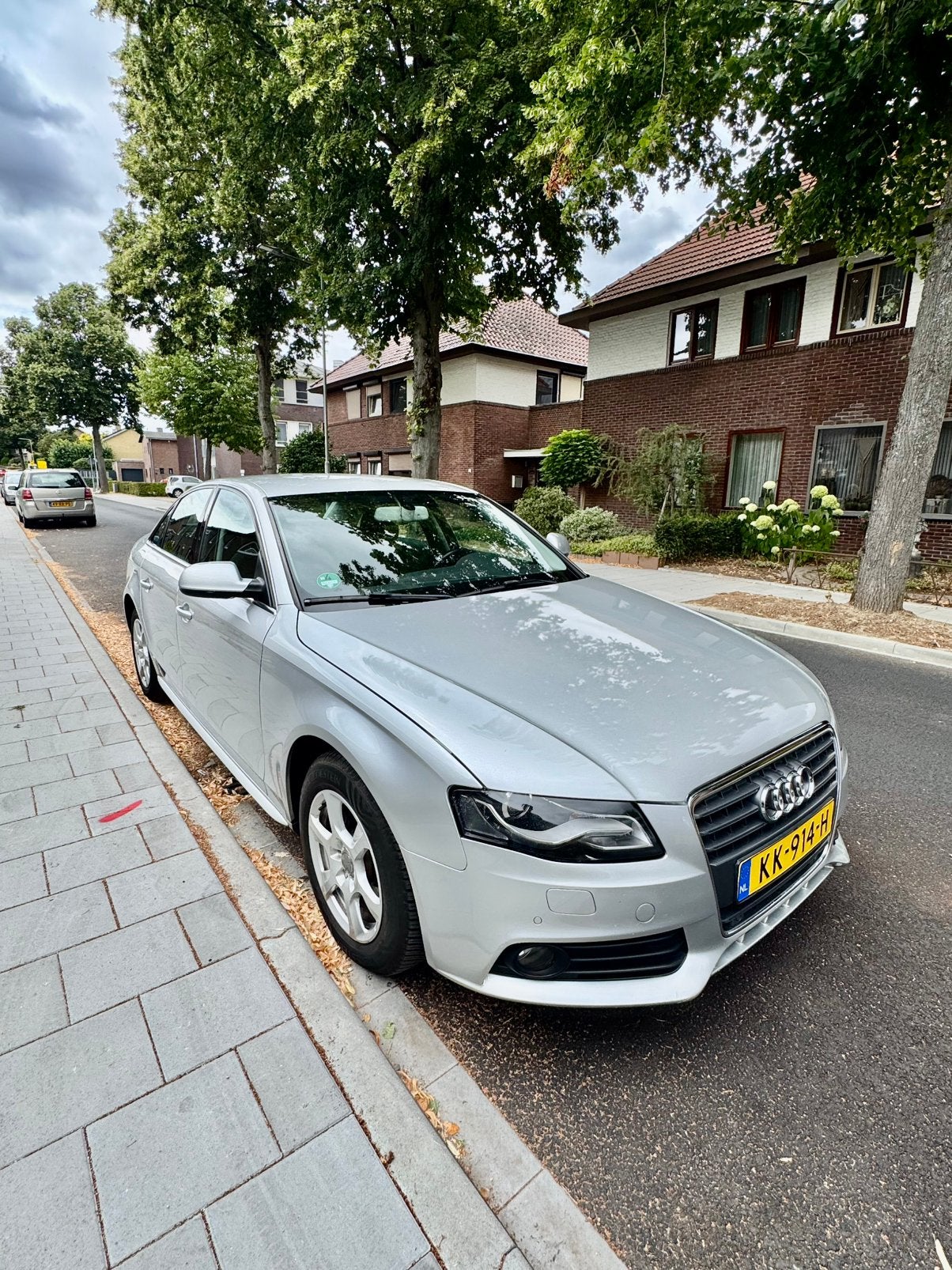 Audi 4 2011 Grijs, 1385 kg, 160 pk, A4, 14 km/l